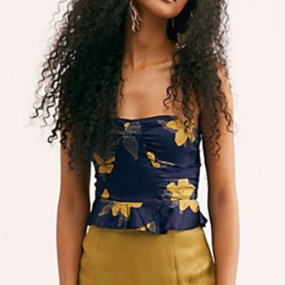 On the Town “set” TOP ONLY NWOT - Picture 2 of 8